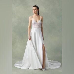 Ella Ivory Lace Wedding Gown